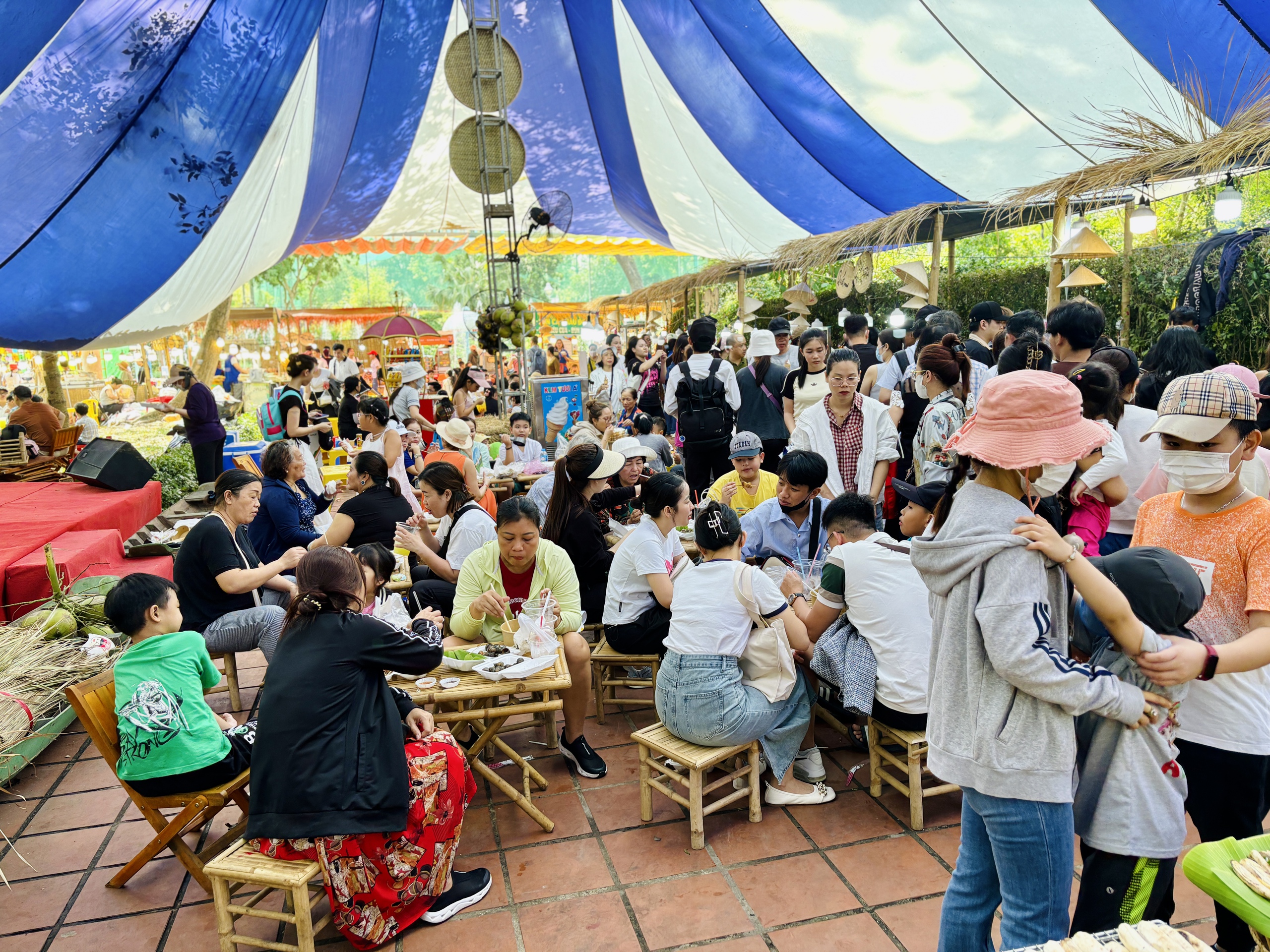 Chật kín người ở lễ hội ẩm thực mừng sinh nhật Thảo Cầm Viên 160 tuổi- Ảnh 6.