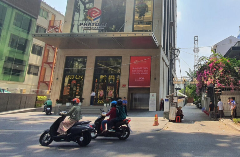 Alo VTV9 thông tin Phát Đạt corporation mở lối đi trái phép ở tòa nhà 39 Phạm Ngọc Thạch