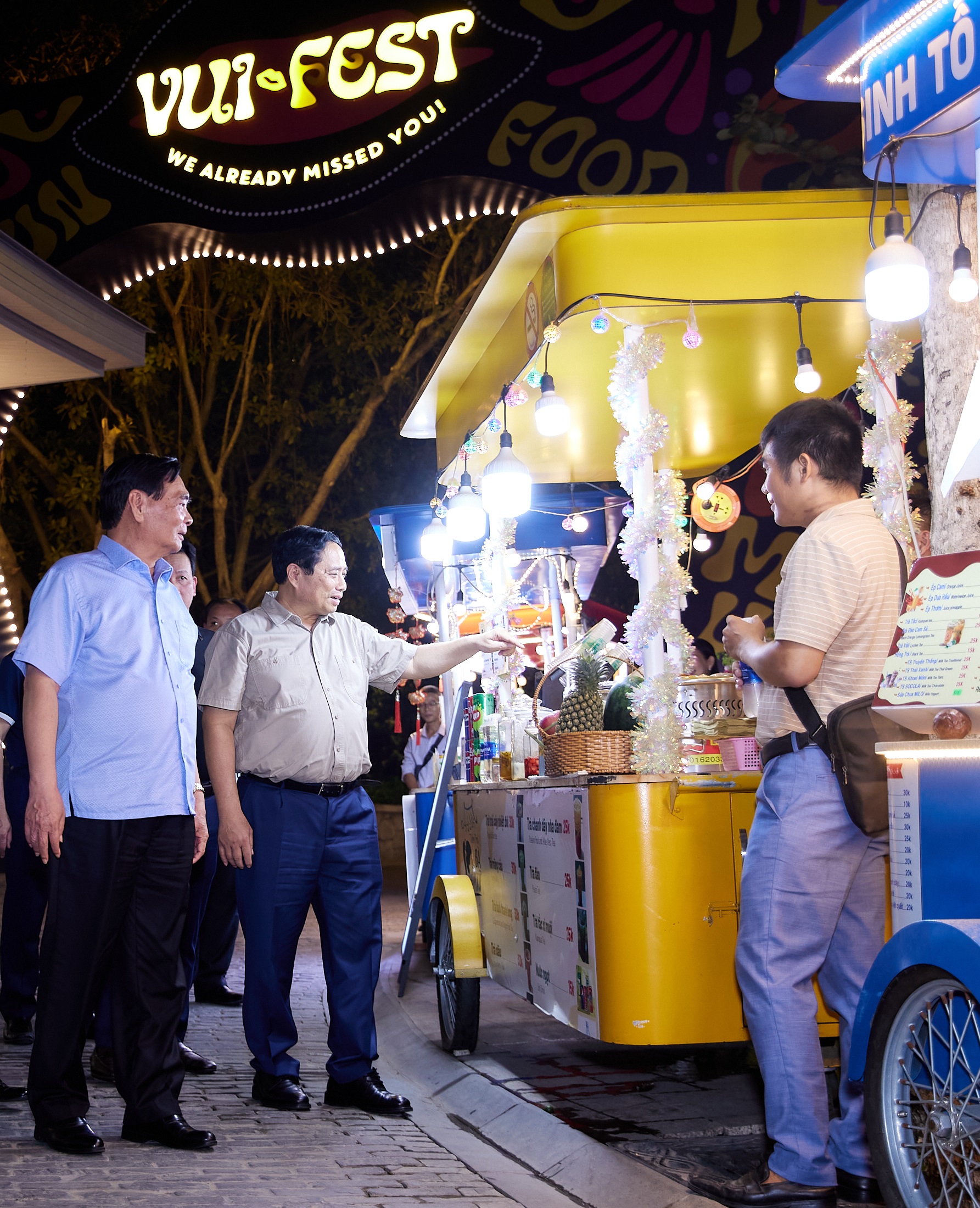 Thủ tướng Phạm Minh Chính thăm chợ đêm Vui Phết tại Phú Quốc- Ảnh 5.