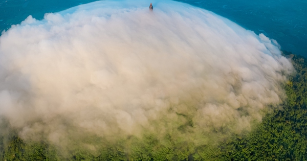 Sốt rần rần với hiện tượng mây thấu kính, dải ngân hà… tại núi Bà Đen