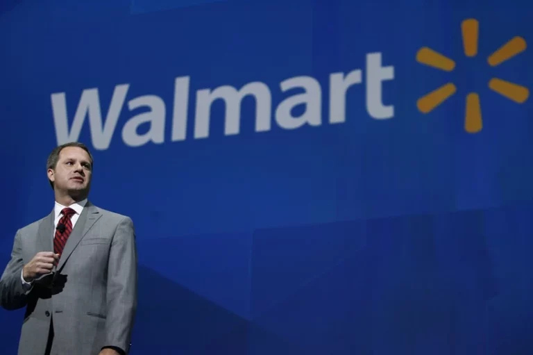 Lương CEO Walmart gần 27 triệu USD trong năm 2023