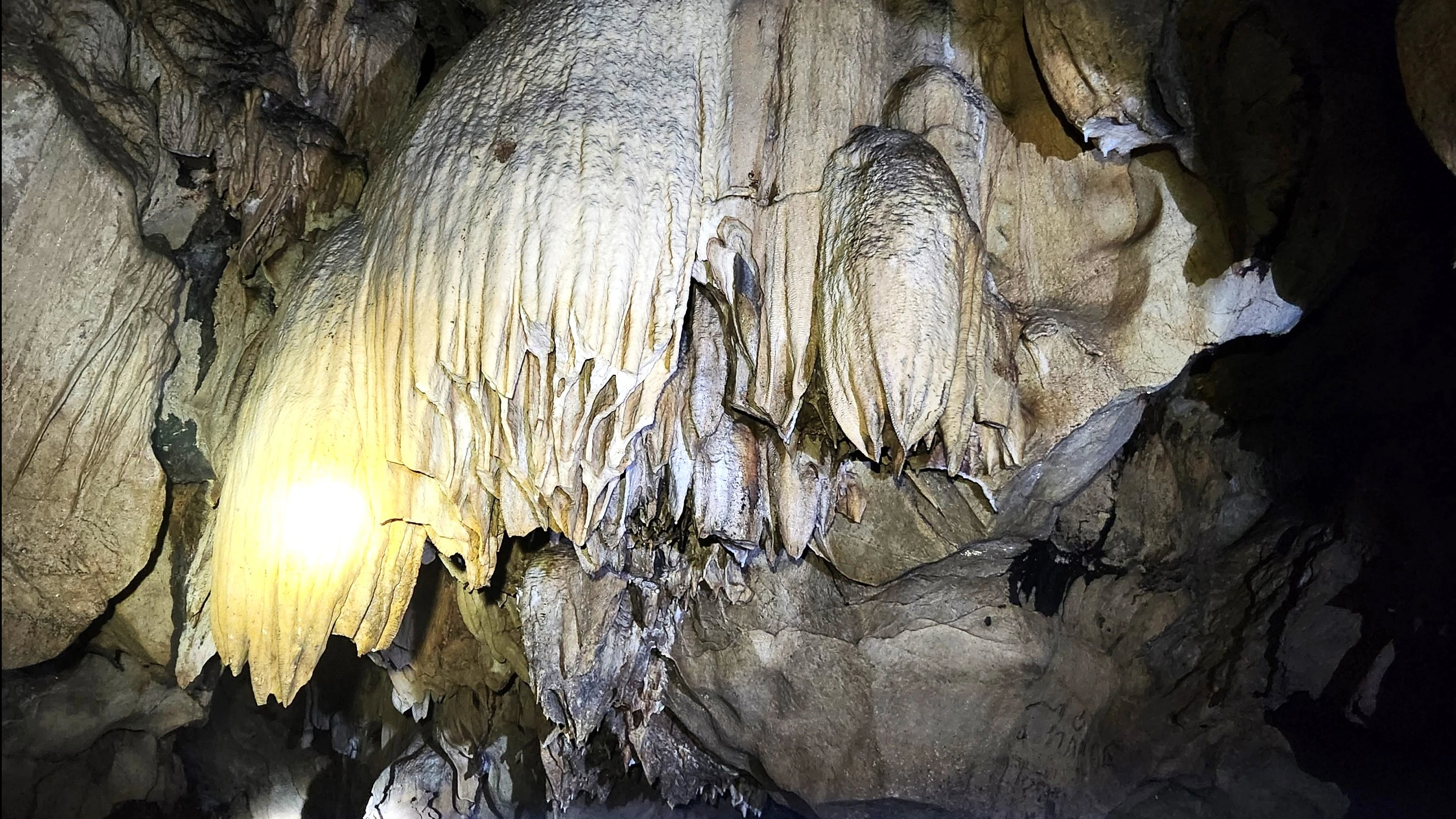 Phát lộ hang động đẹp lung linh ở Thanh Hóa- Ảnh 2.