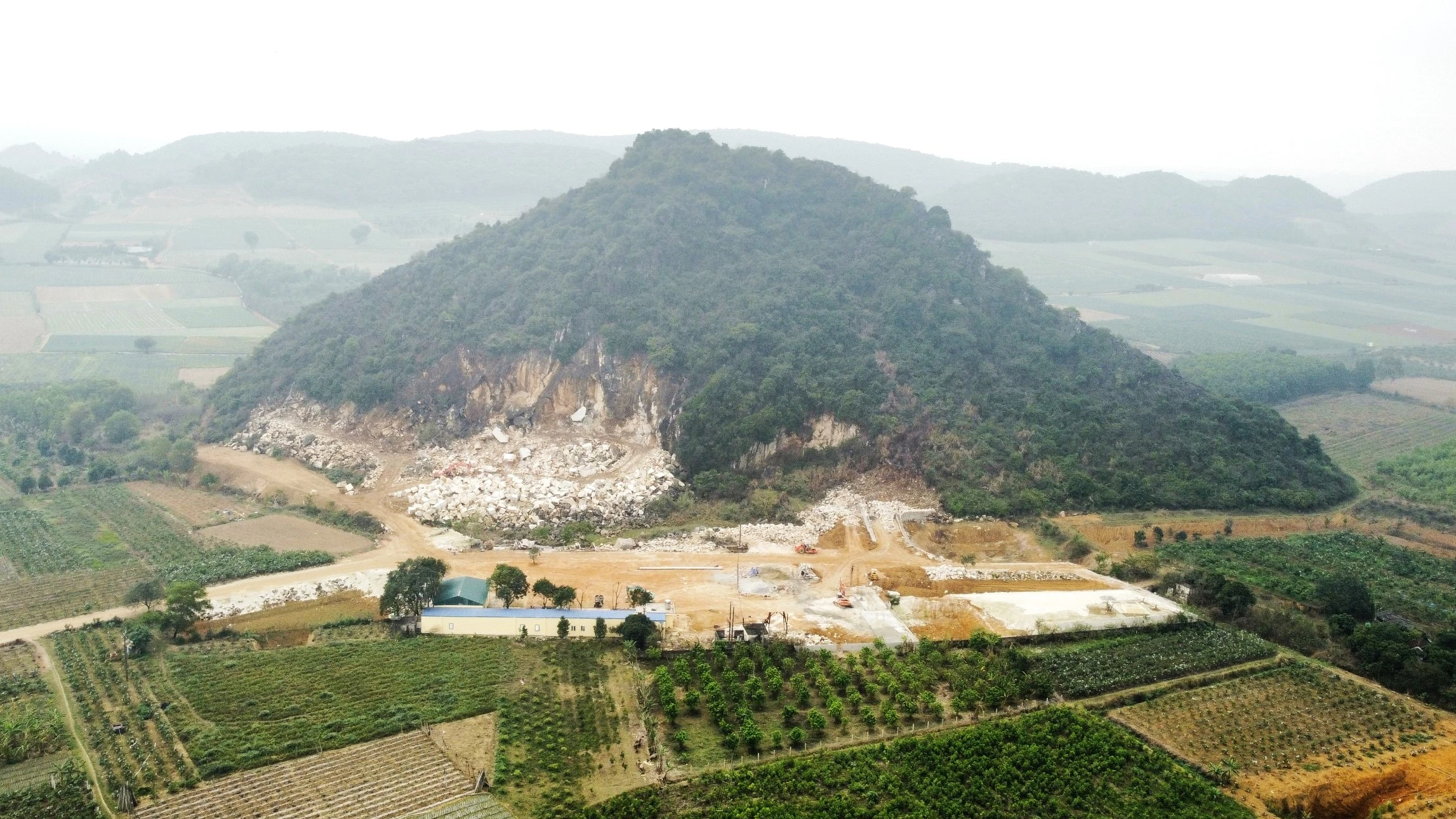 Núi Đụn, nơi phát hiện hang động