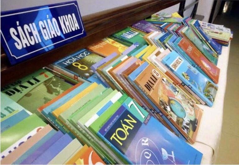 Nhà xuất bản Giáo dục Việt Nam bị than phiền nâng giá sách giáo khoa cao bất hợp lý.